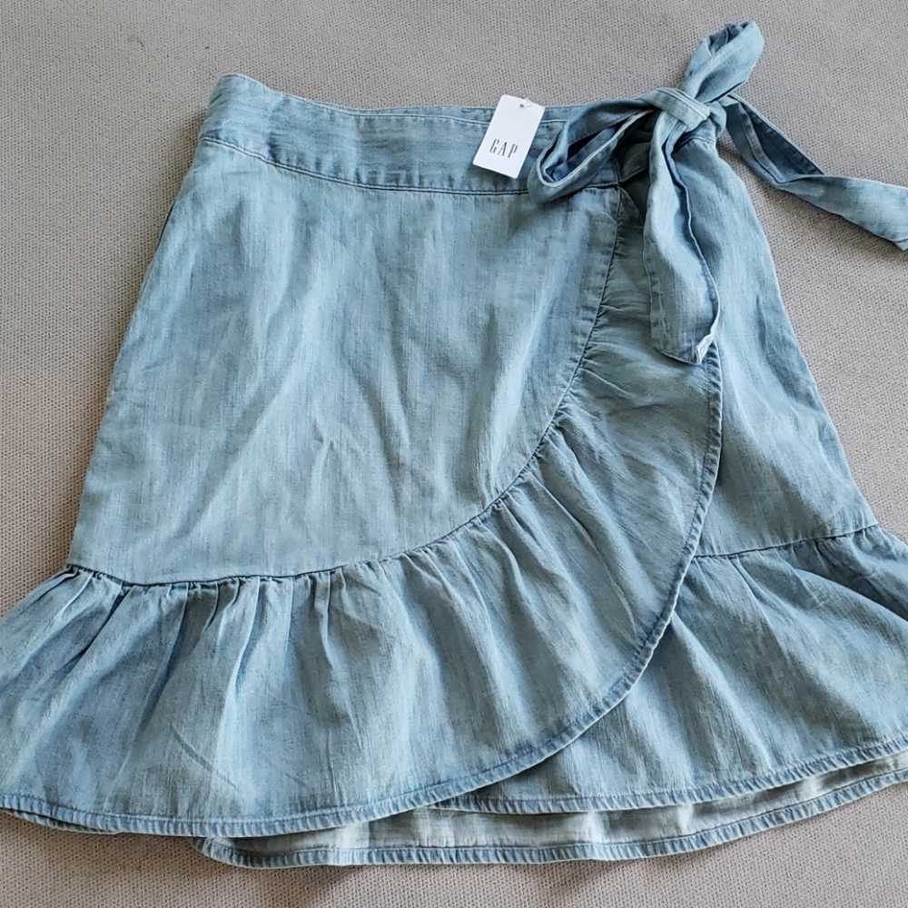 NWOT Gap Denim Ruffled Wrap Mini Skirt w/ Pockets